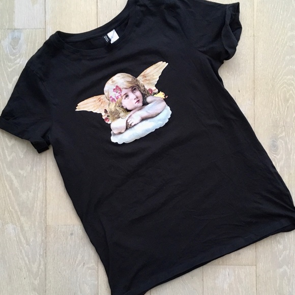 H&M Tops - ☀️4 for $15 H&M Angel Tee Size Small